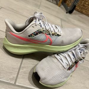 Women’s Nike Air Zoom Pegasus 39, Size 10